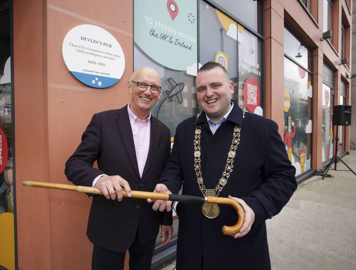 John Healy, a grandson of Liam Devlin, and Dublin Lord Mayor Daithí de Róiste with the umbrella Michael Collins left behind at Devlin’s pub on Parnell St. The pub was a clandestine meeting place for GHQ Intelligence from 1919 to 1921 during the War of Independence. Picture: Chris Bellew/Fennell's John Healy, a grandson of Liam Devlin, and Dublin Lord Mayor Daithí de Róiste with the umbrella Michael Collins left behind at Devlin’s pub on Parnell St. The pub was a clandestine meeting place for GHQ Intelligence from 1919 to 1921 during the War of Independence. Picture: Chris Bellew/Fennell's