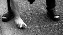 A competitor marks his position 5/8/2000