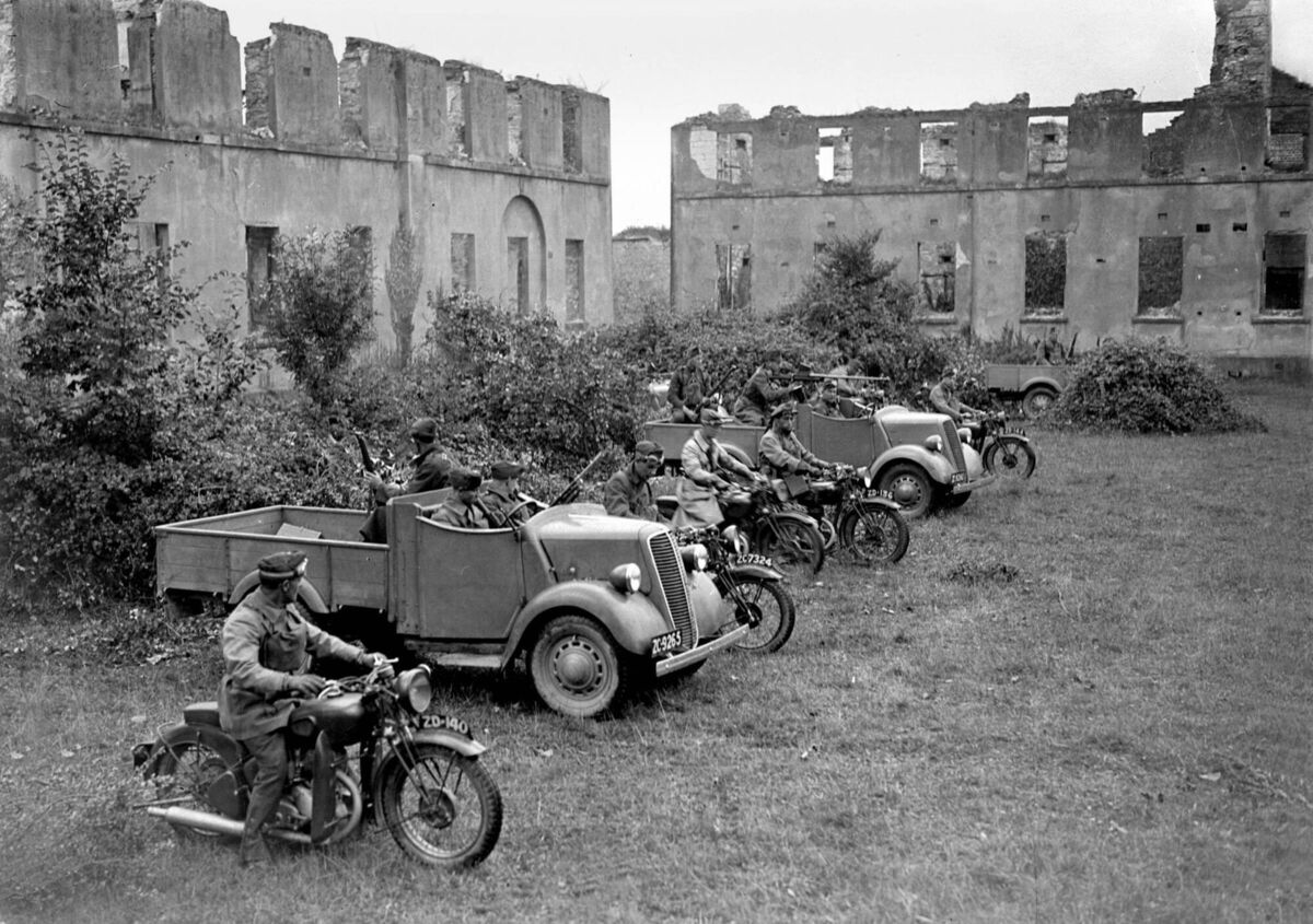 Irish army manoeuvres in 1940. As well as mustering its forces, Ireland constructed some 300 defensive pillboxes in preparation for a possible German invasion. It is now hoped to preserve a number of the pillboxes unearthed in Limerick. Picture: Irish Examiner Archive Irish army manoeuvres in 1940. As well as mustering its forces, Ireland constructed some 300 defensive pillboxes in preparation for a possible German invasion. It is now hoped to preserve a number of the pillboxes unearthed in Limerick. Picture: Irish Examiner Archive
